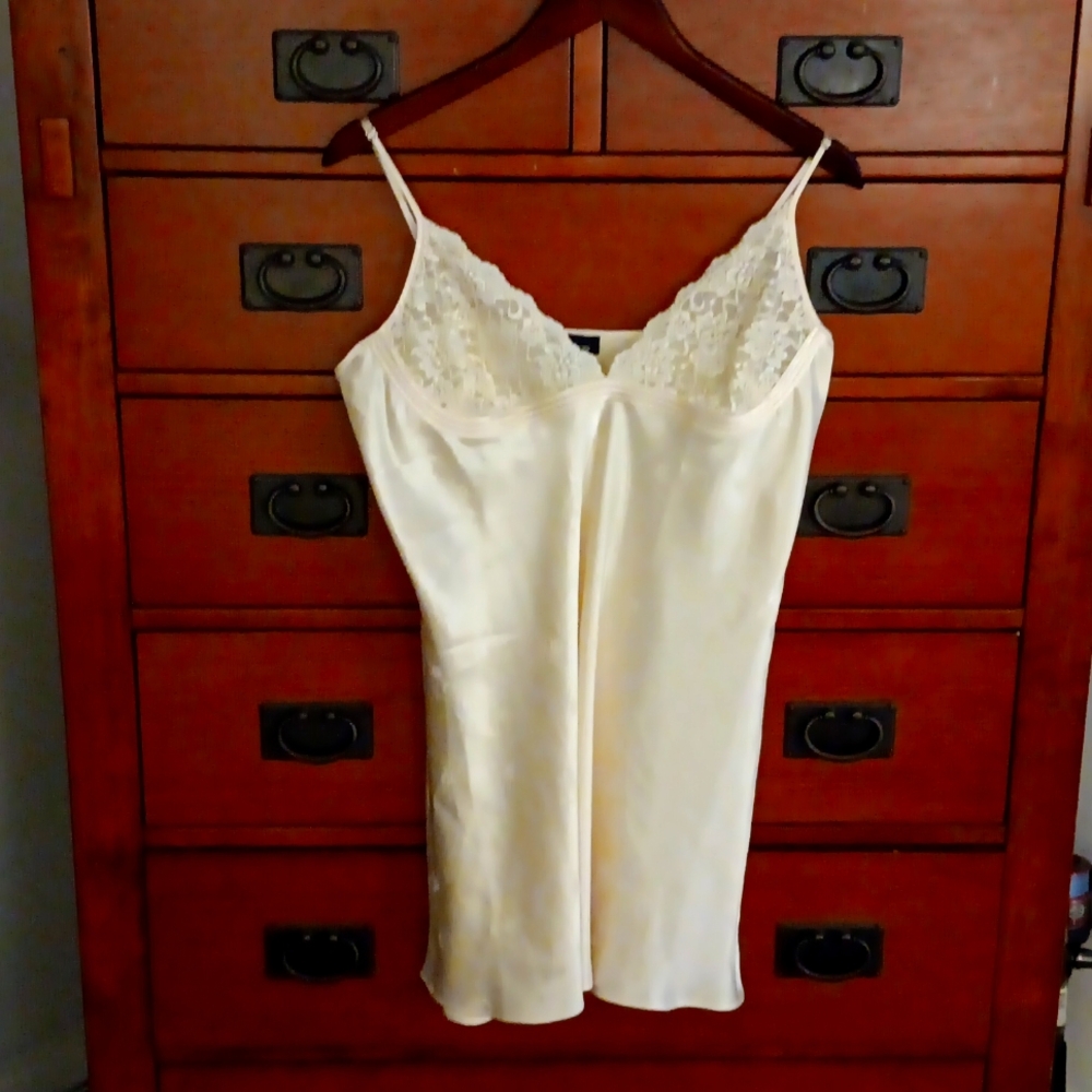 Jones New York Satin Slip Embroidery Shiny Satin Size Large